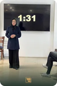 حرف زدن جلوی جمع در کلاس گویندگی در مشهد